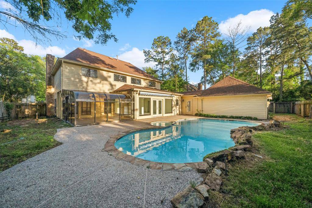 Well-maintained pool with new plaster, providing a fresh and inviting look.