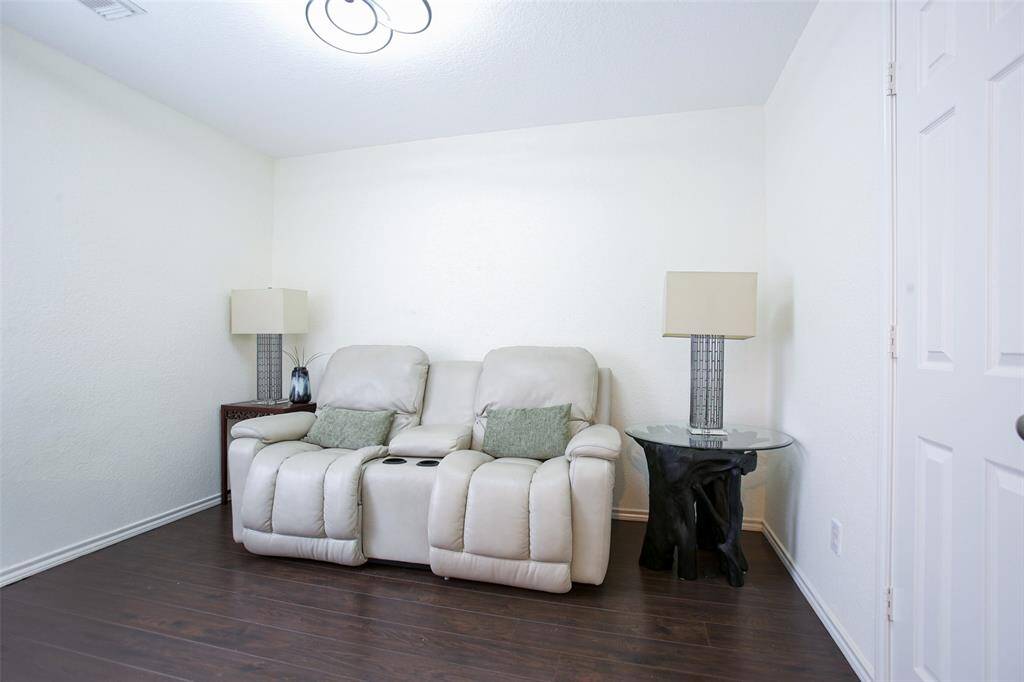 Secondary bedroom