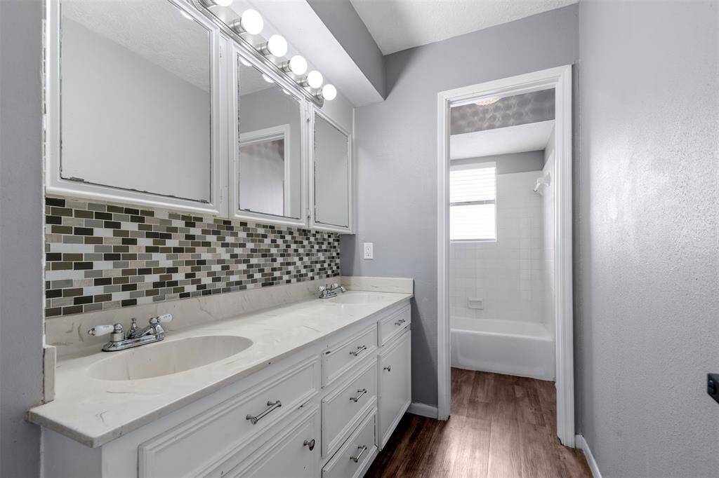 Full Bathroom upstairs
