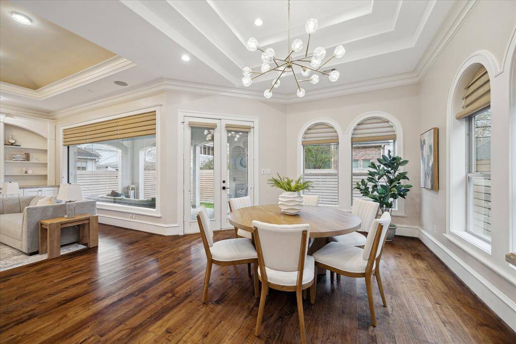 A second, informal dining area bridges the kitchen and living area, offering an open-concept layout for entertaining.