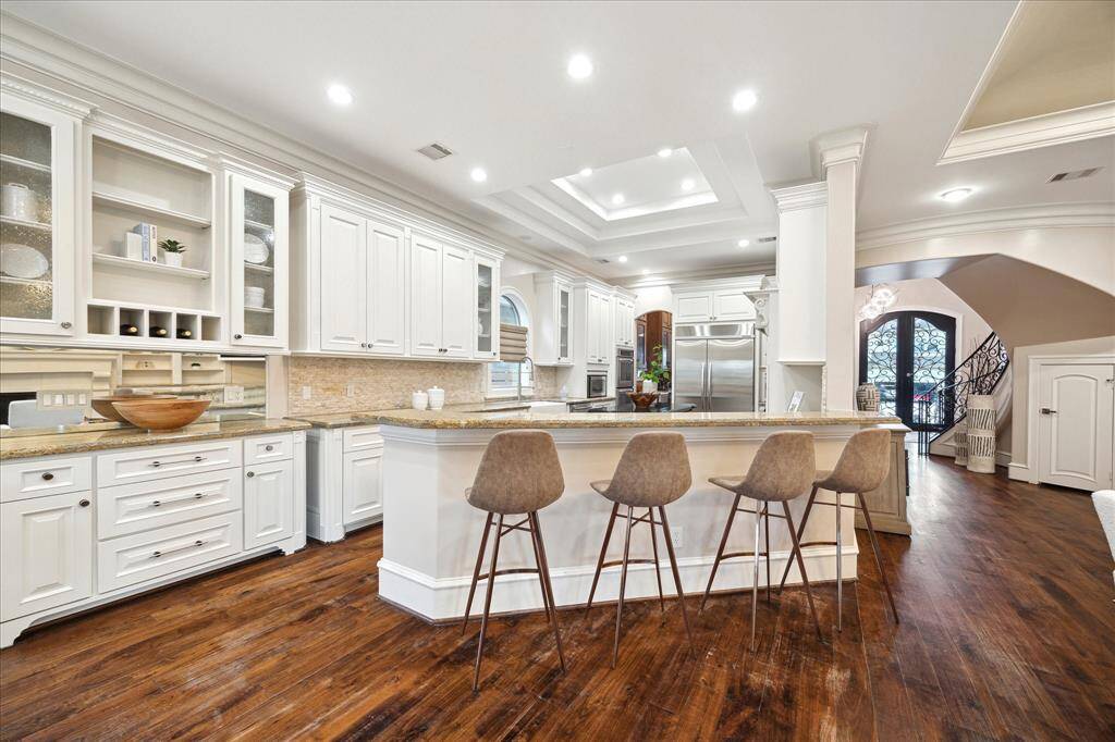 Storage and work surfaces abound!