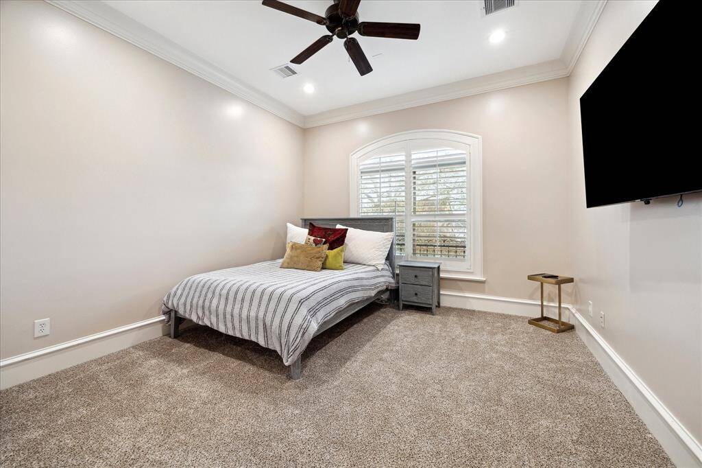 Another secondary bedroom with en-suite bathroom.