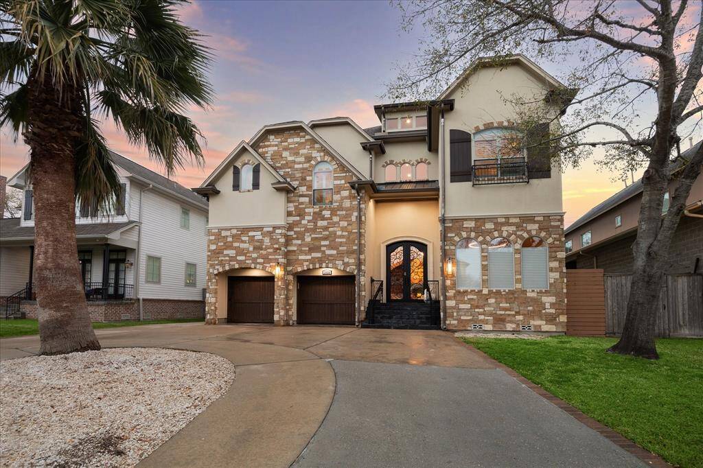 The circular driveway accommodates up to seven vehicles, allowing safety and convenience for your family and guests.