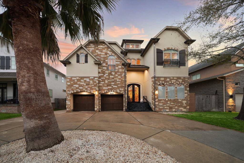 This custom built house is sure to please your pickiest buyer. Loaded with lots of upgrades.