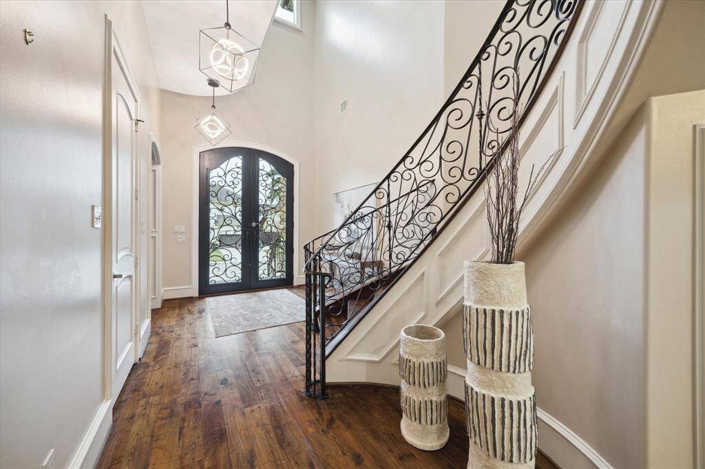 An outward-facing view of this warm and inviting area.
