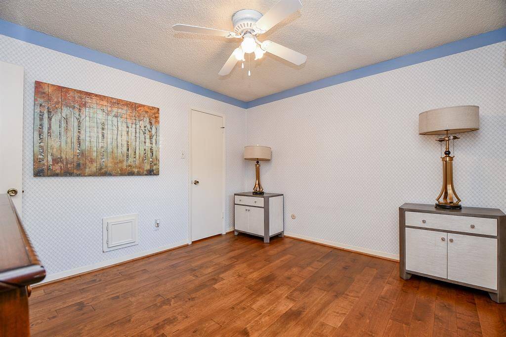secondary bedroom