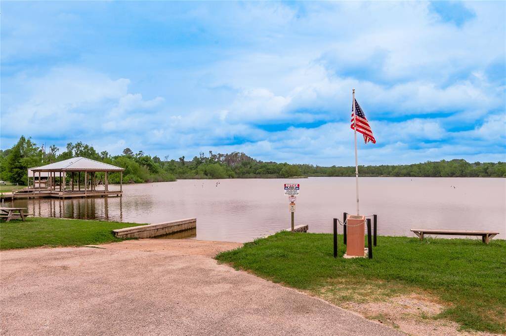 Boat ramp is located right across the street!