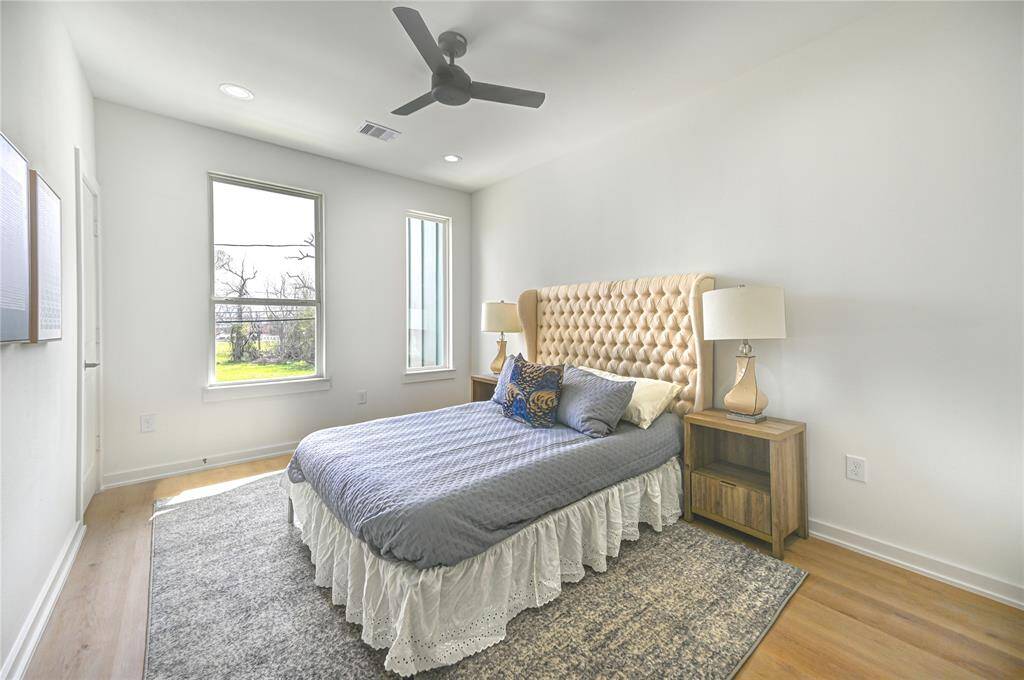Second bedroom with beautiful natural lighting
