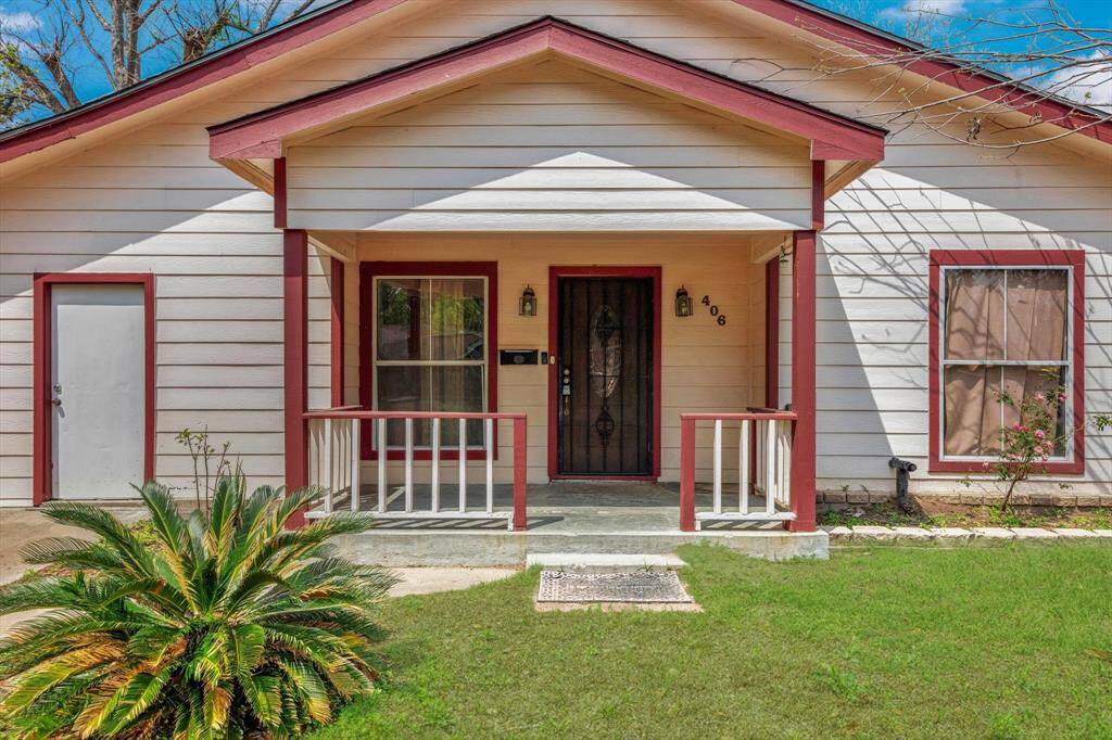 Side door has extra access to upstairs bedroom