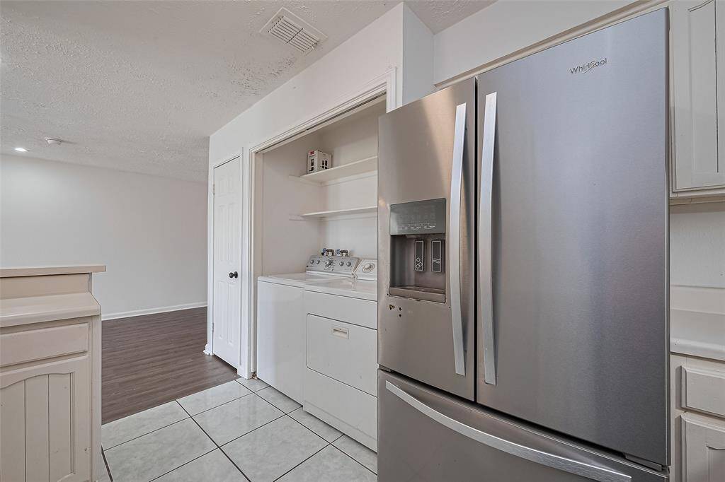 refrigerator, washer dryer included