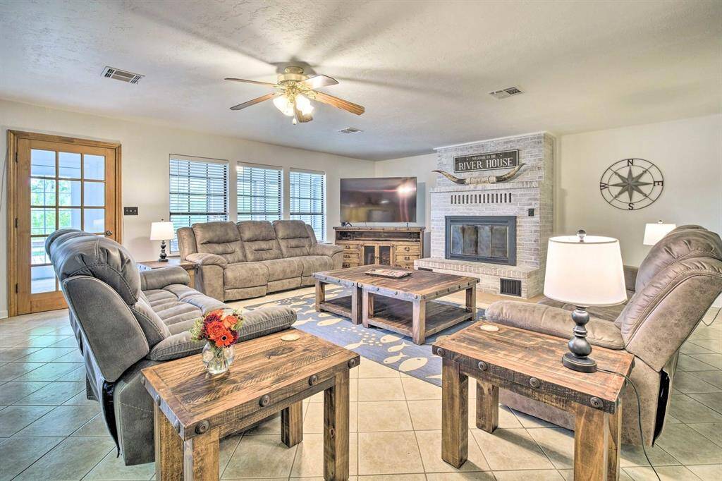 Spacious kitchen over looks the living room to make entertaining easy!