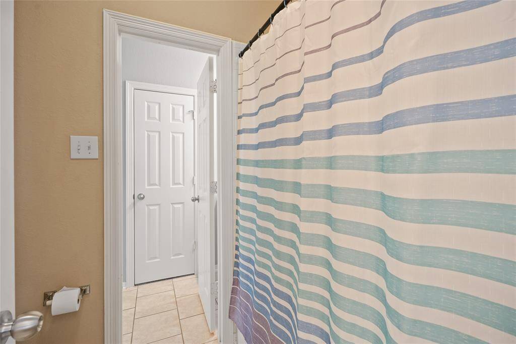 Shower and Tube combo of jack and jill bathroom
