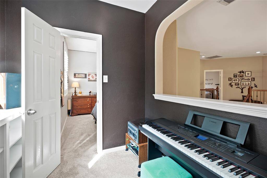 Jack and Jill Hallway between bedrooms