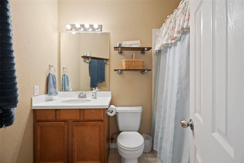 Guest bathroom upstairs