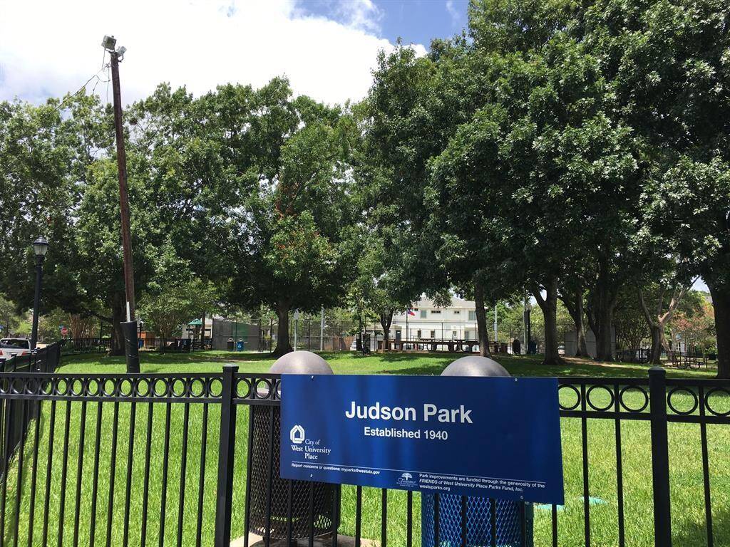 Judson Park is nearby