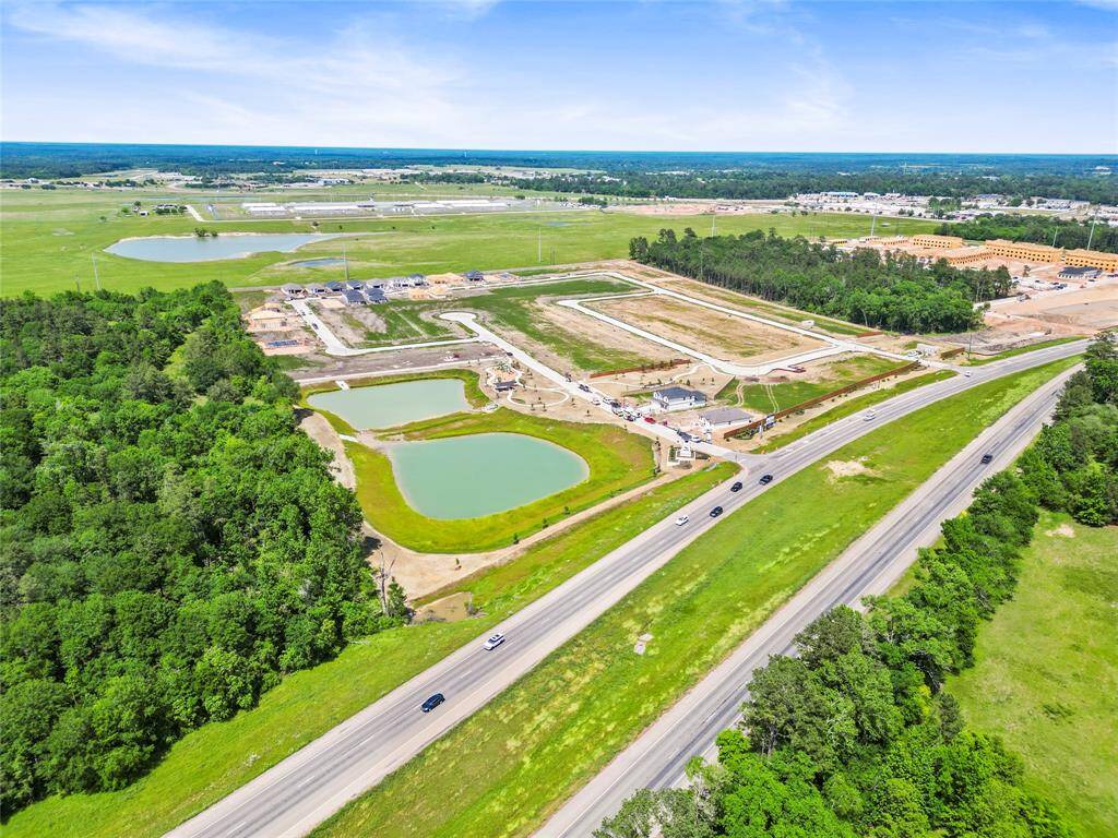 Close proximity to I-45.