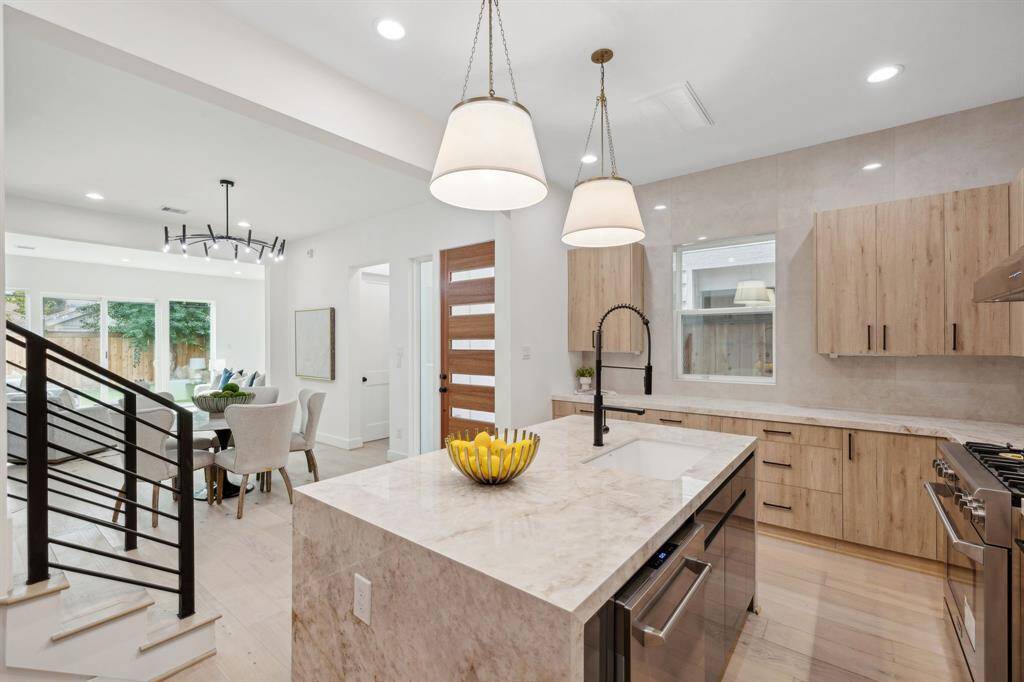 The formal dining area is expertly located between the kitchen and living rooms making it ideal for hosting.
