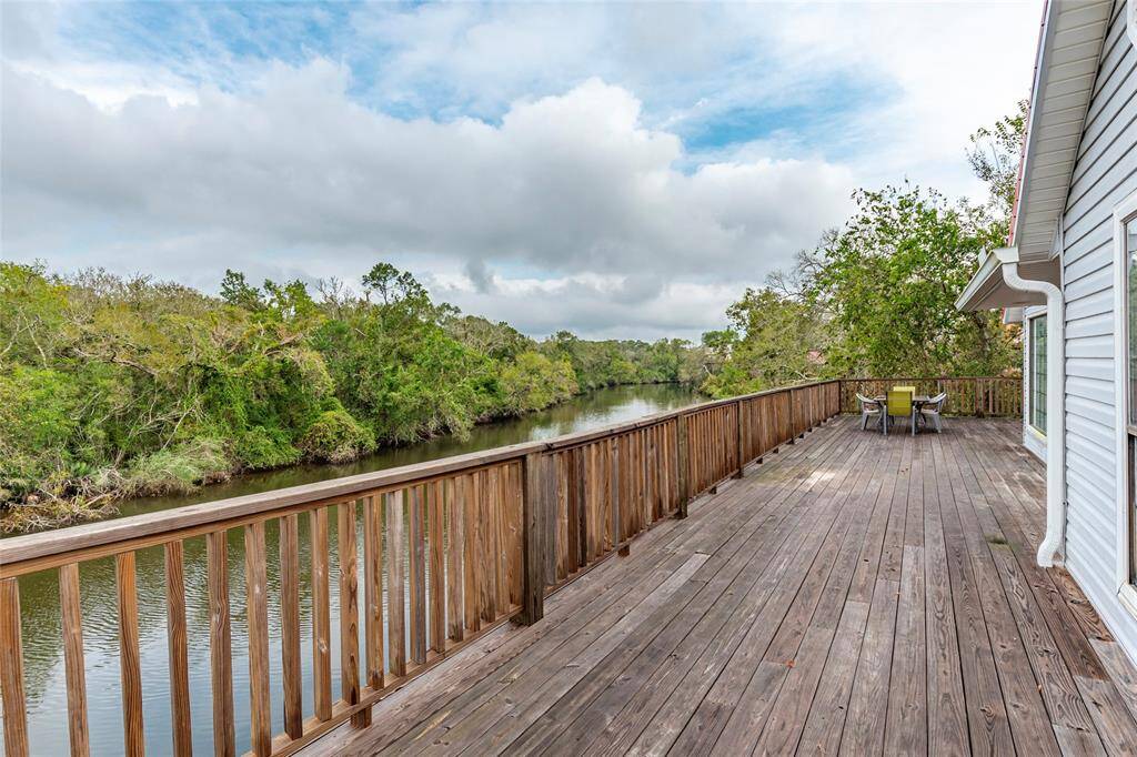 Upstairs side deck