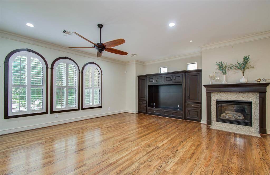 Spacious living room space