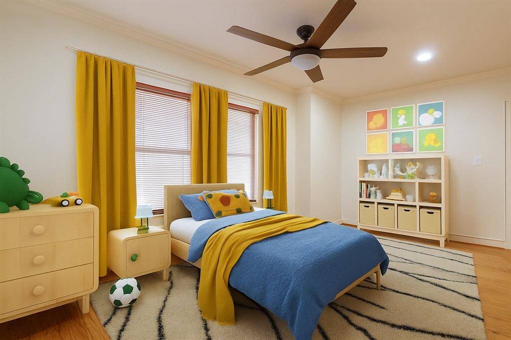Virtually staged, this bright 3rd room features hardwood floors, a ceiling fan, and large windows with blinds. It includes an en-suite bathroom, providing convenience and functionality.