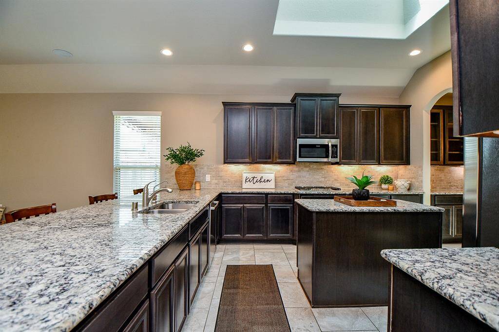 Huge, BEAUTIFUL, gourmet kitchen!