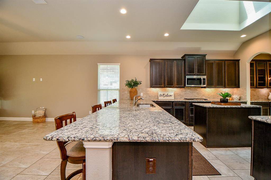 Extra long breakfast bar to accommodate plenty of seating.