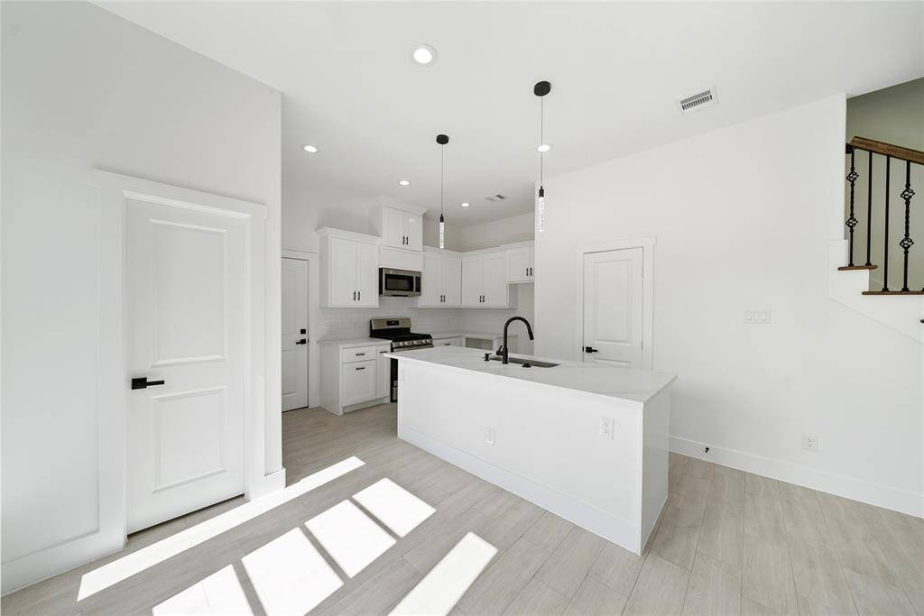 REPRESENTATIVE PHOTOS - NOT ACTUAL HOME