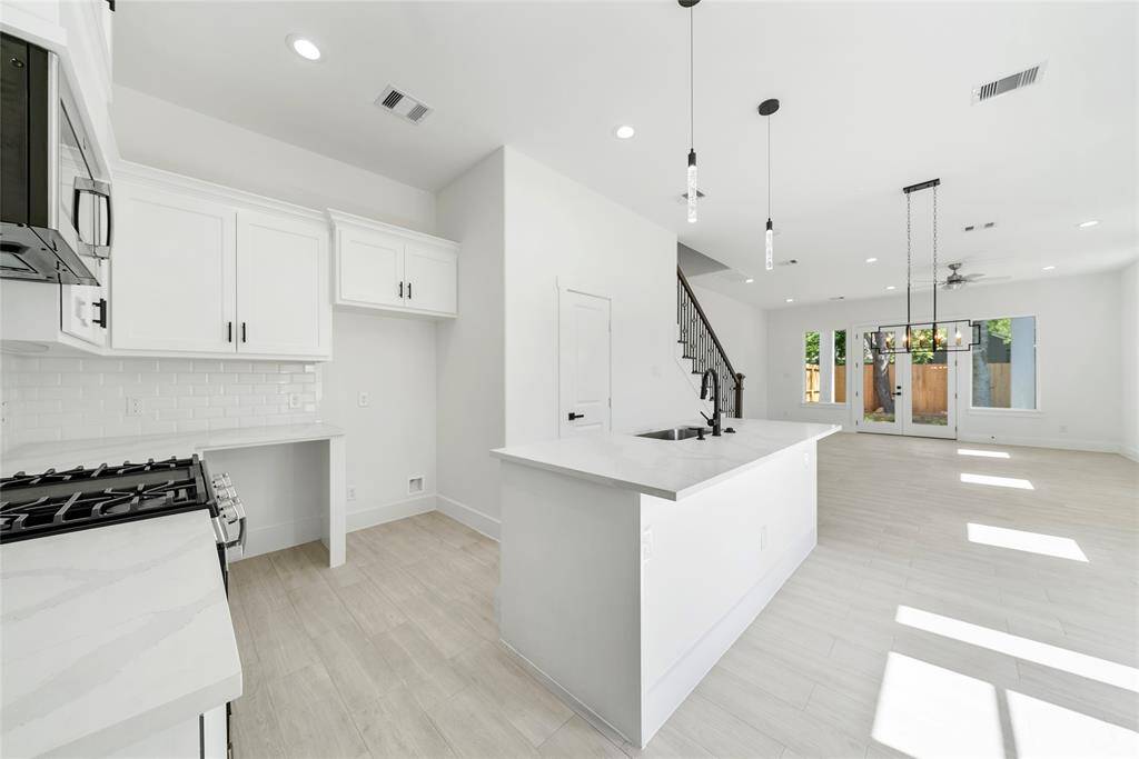 Stainless steel appliances, including the dishwasher, gas range, microwave and vent hood!