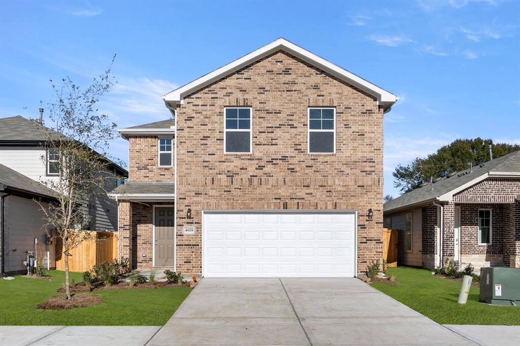 Our beautiful Parker floor plan by History Maker Homes has an open concept layout with plenty of space for your growing family! Come check it out!