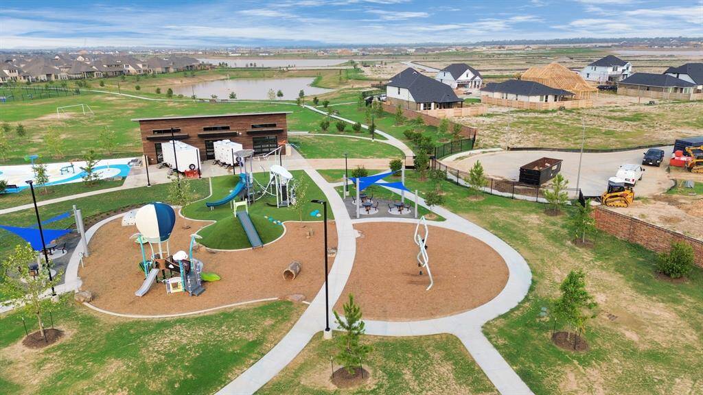Playground, Greenbelt & Trails, Dog Parks, Clubhouse