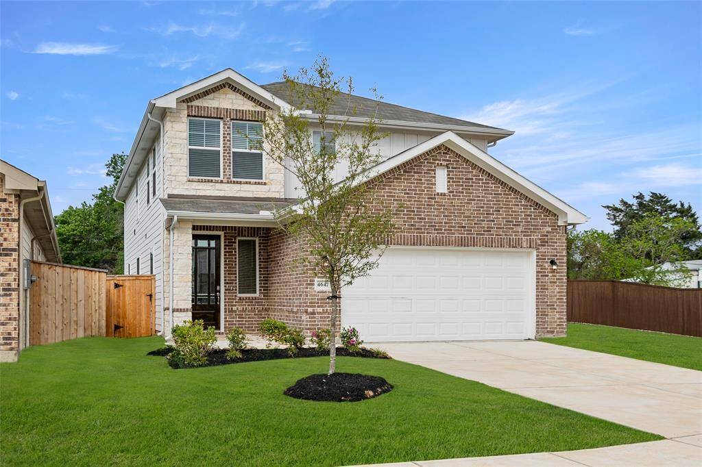 This beautifully designed Wise floor plan by History Maker Homes, seamlessly blends modern aesthetics with the warmth of home, featuring elegant finishes that catch the eye and inspire relaxation.