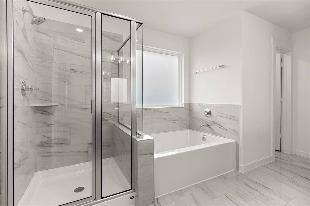 Picture yourself soaking in a deep, relaxing tub, surrounded by calming hues and the gentle sound of water – it’s your own personal oasis.