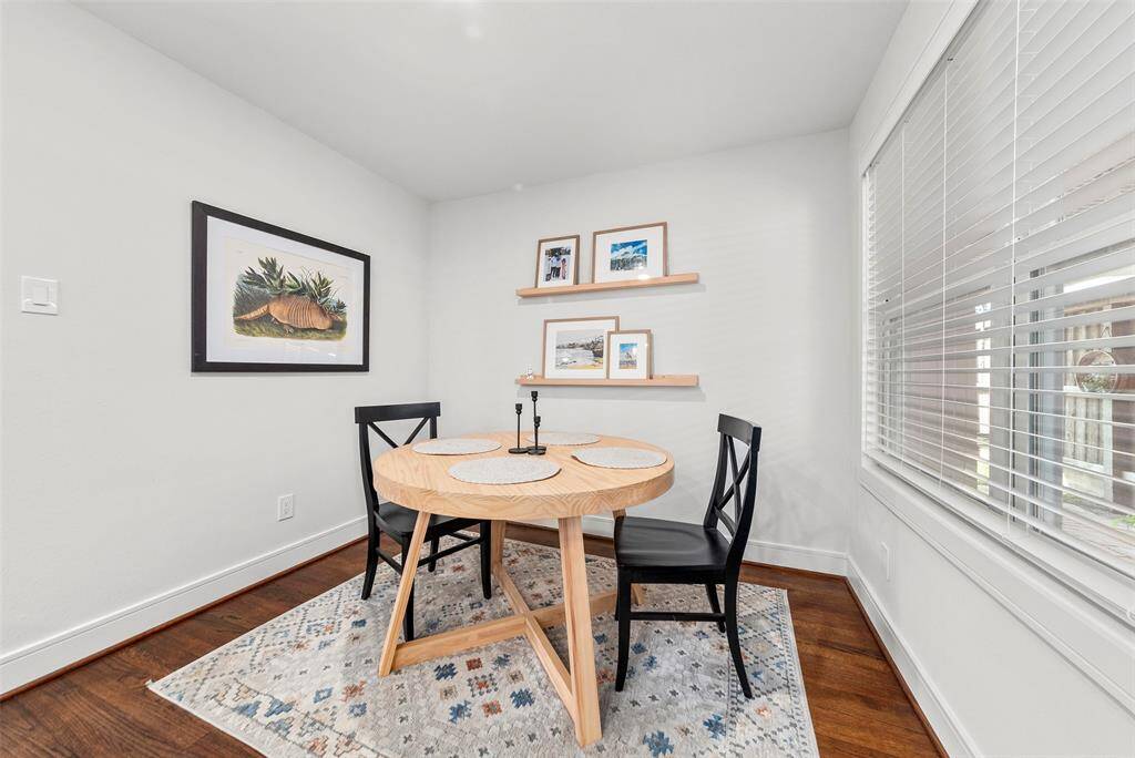 A cozy dining nook to enjoy your gourmet meals!