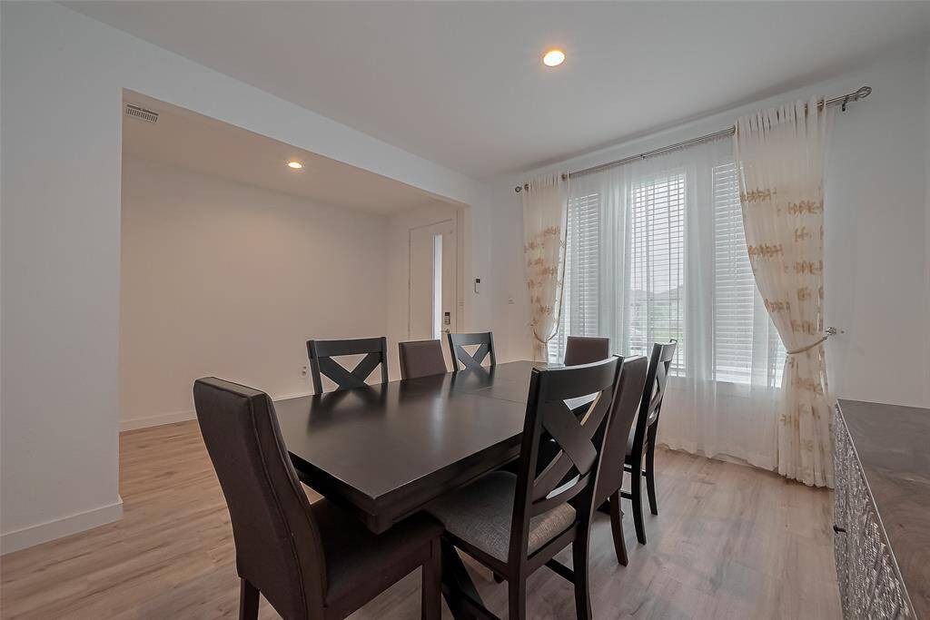 FORMAL DINING
