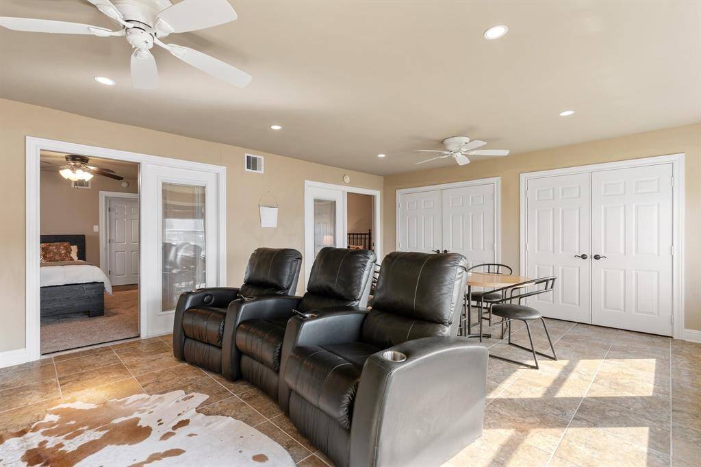 Here you are able to see the adjoining bedrooms. Huge wall of storage!