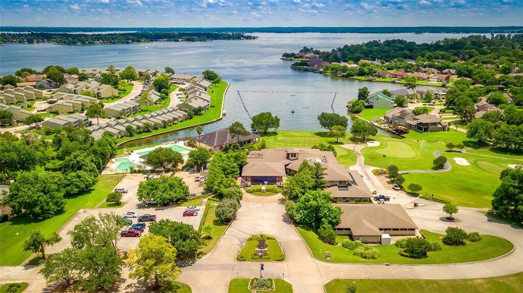 April Sound Country Club offers many types of memberships! Social, Pools, Workout facility, Tennis, Pickleball and 27 holes of spectacular golf!!