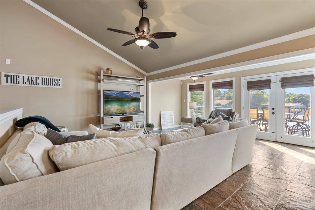 Nice! Everything is crisp, fresh and uncluttered! Note the Fr doors that open to an oversized balcony with staircase to the lake.