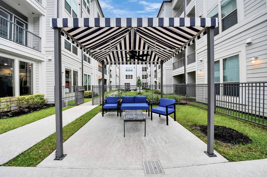 Photos displayed may be of similar apartments or floor plans featuring the same finishes.