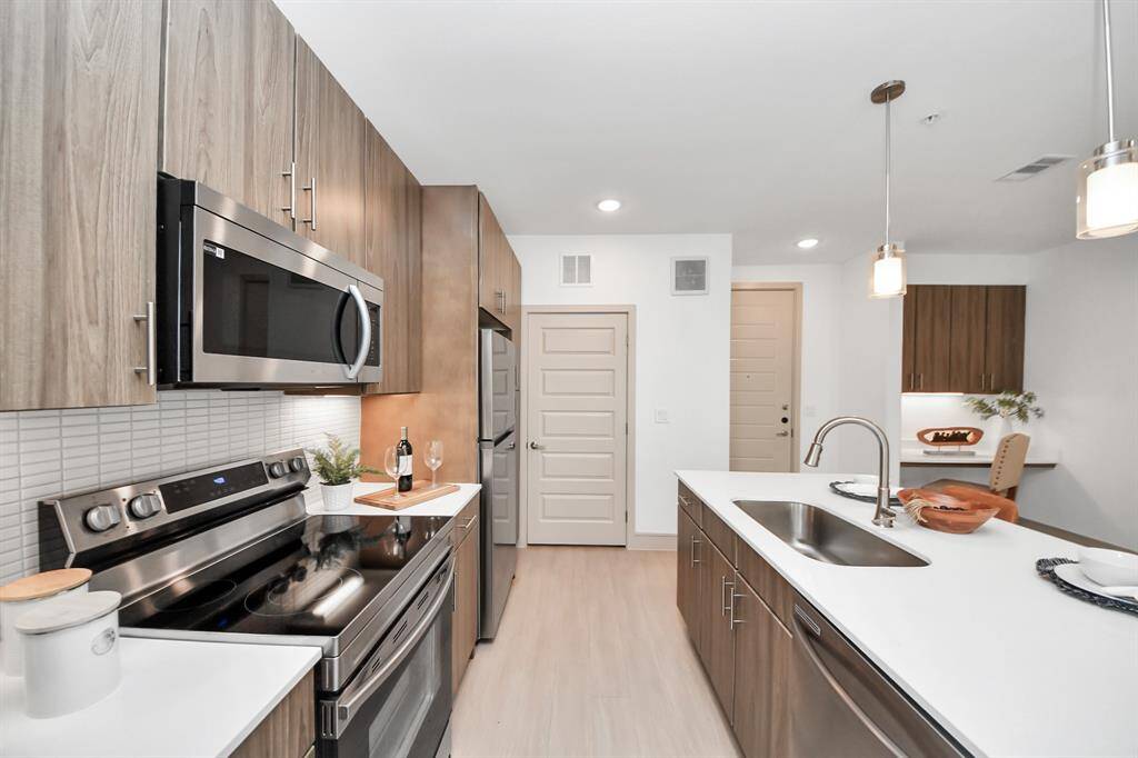 Photos displayed may be of similar apartments or floor plans featuring the same finishes.