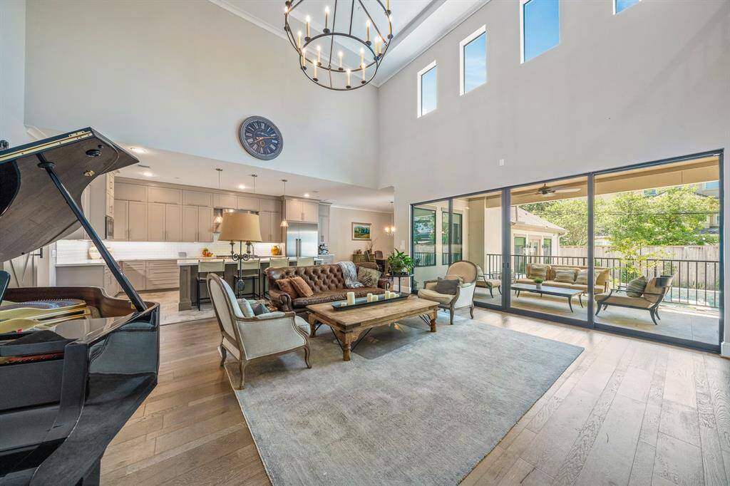 The high ceiling and hardwood floors creates an open space to be cherished!