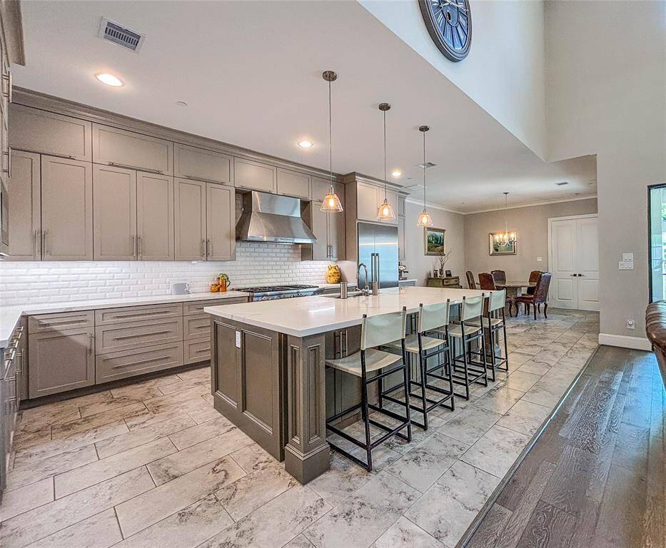 The entire kitchen blends into the living space!