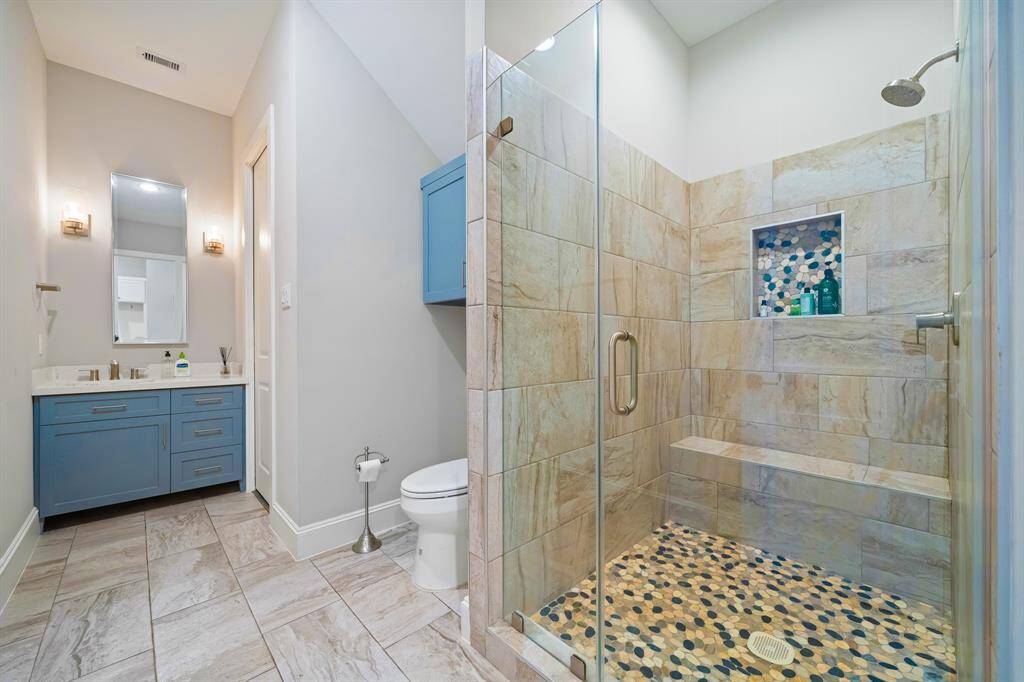 The powder rooms is amazing!
