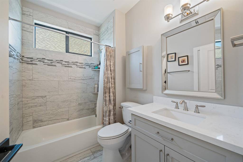 Another bathrooms upstairs.