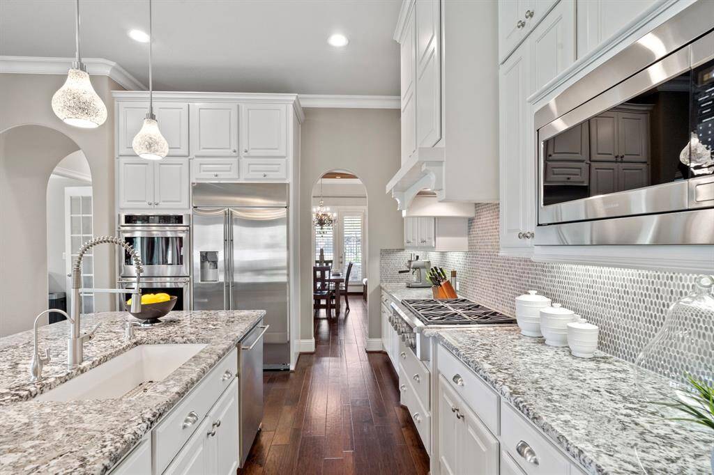 Granite counters throughout