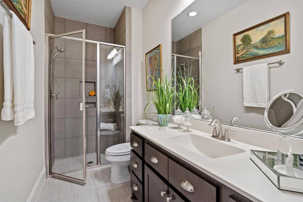 Secondary bathroom with shower