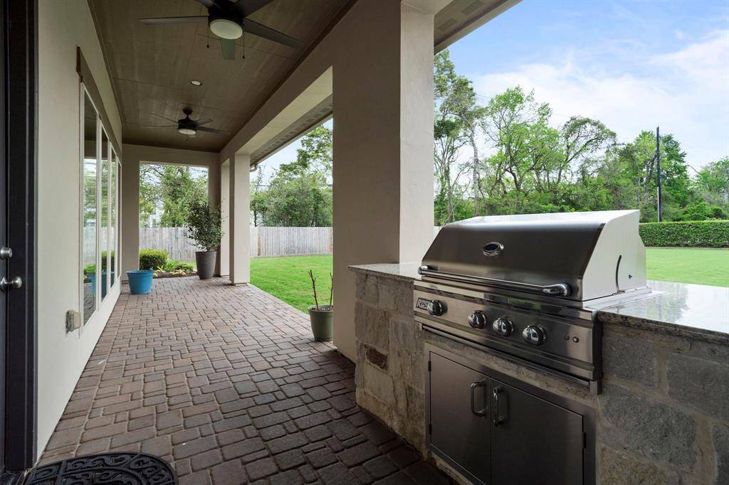 Outdoor kitchen with gas grill