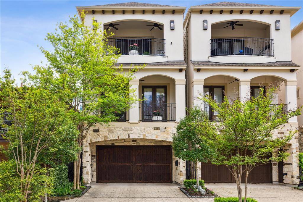 Welcome to this beautiful Memorial Park home!