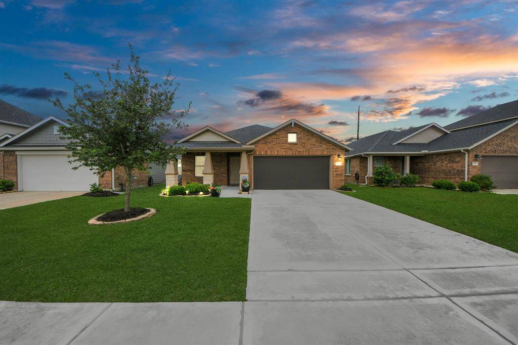 Welcome to 5023 Yellow Rays Trail!