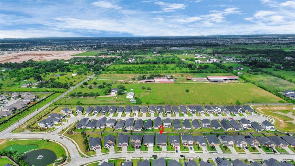 The location ensures apeaceful and private atmosphere,making it an ideal haven for thoseseeking a quiet and welcomingresidential setting.
