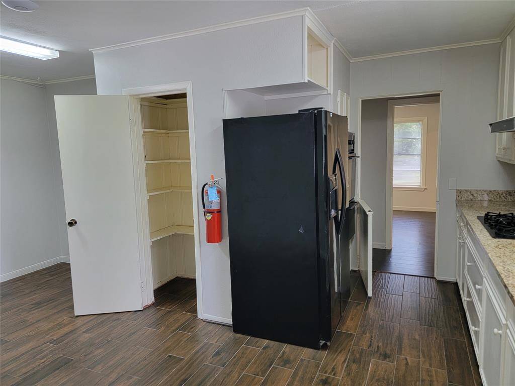 Kitchen/dining/pantry.